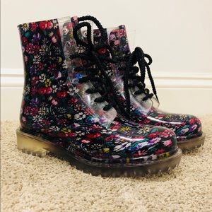 Dirty Laundry Floral Rainboots - Size 8